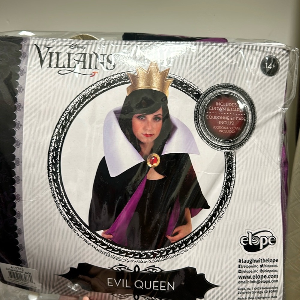 Evil queen costume Snow White cape and crown